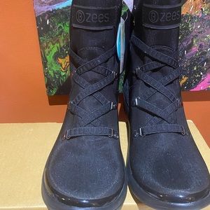 Fashion boots with a sneaker feel NWT